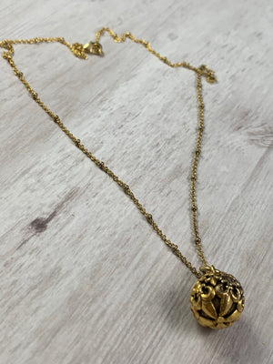 Vintage Gold Pendant Necklace