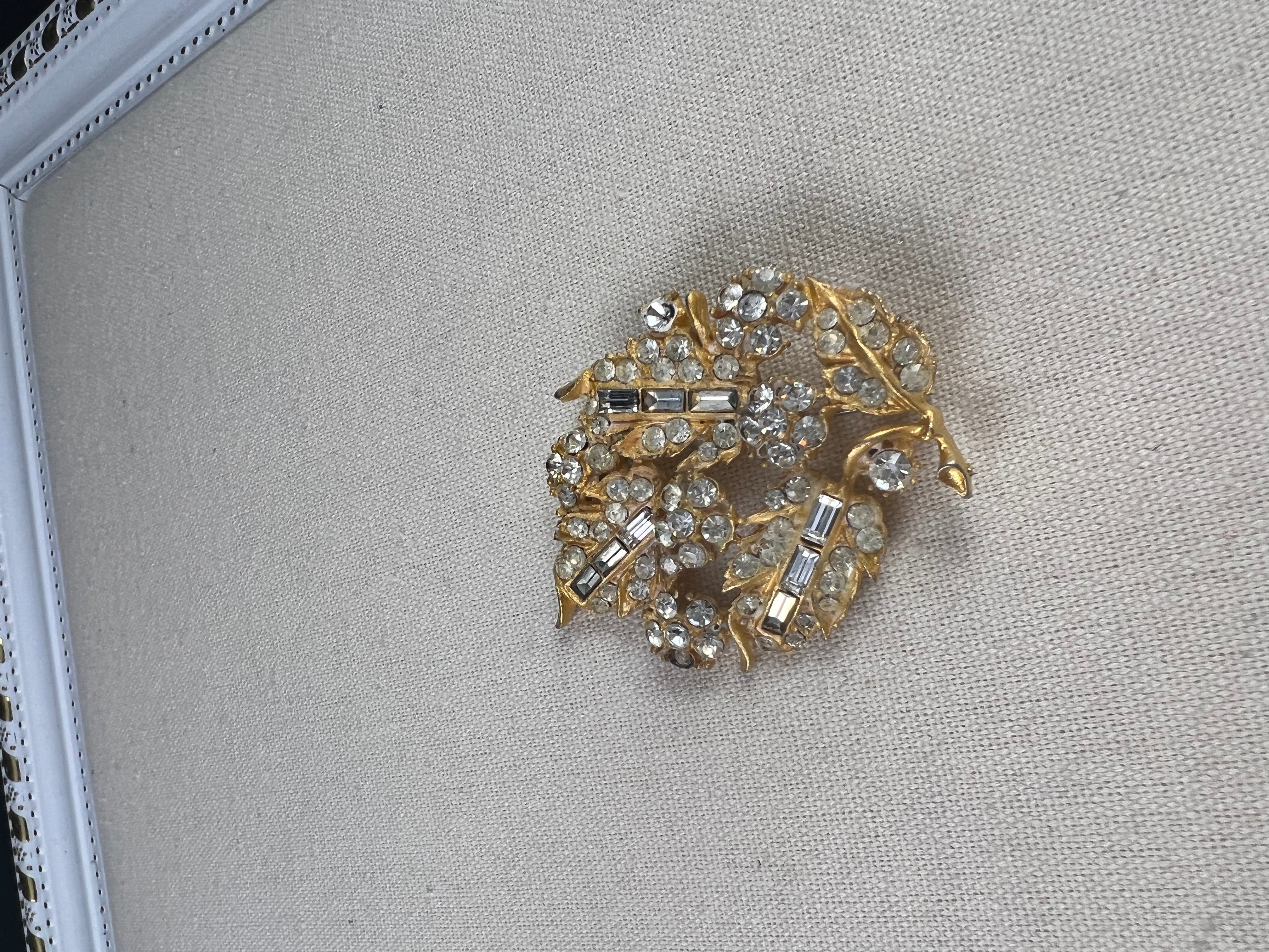 TOP Weiss Signed Brooch