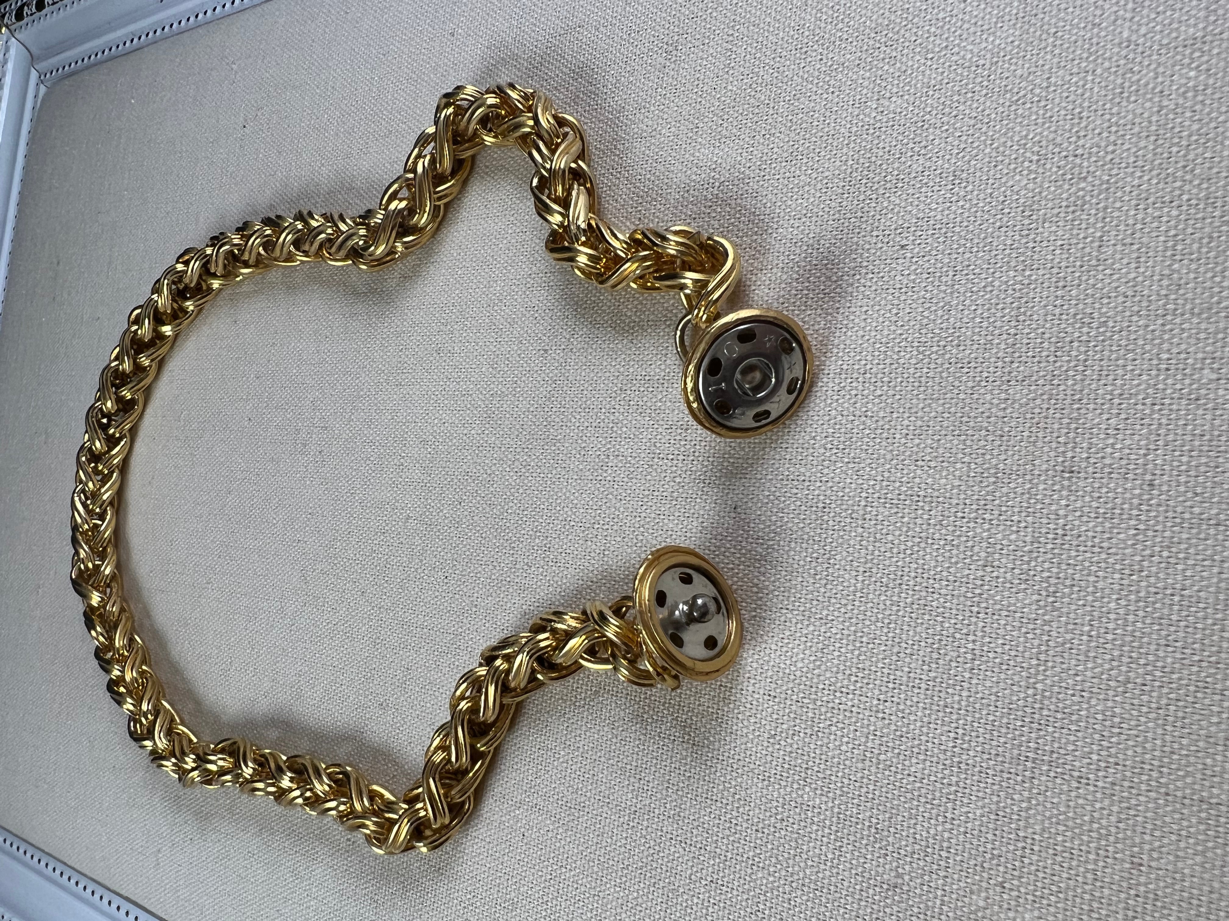 Vintage Magnet Close Necklace